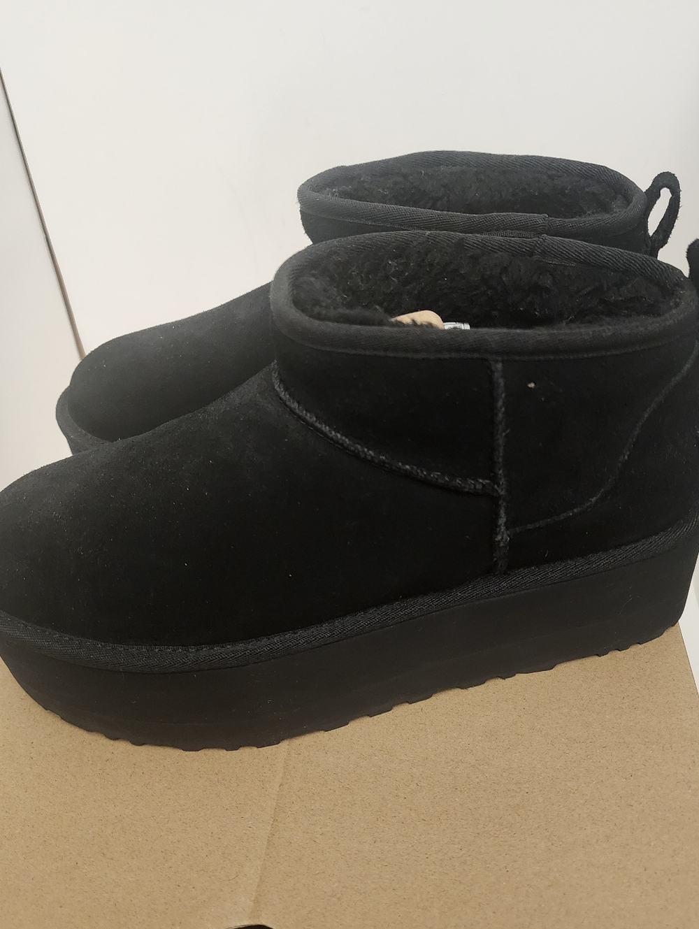 UGG Ultra Mini Platform Sz 10